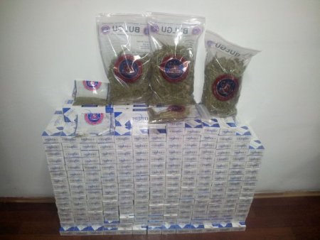 Jandarma yol kontrollerinde kubar esrar ve kaçak sigara ele geçirdi