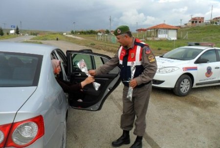 Jandarma'dan 'Anneler Günü' uygulaması