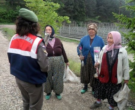 Jandarma'dan 'Anneler Günü' uygulaması
