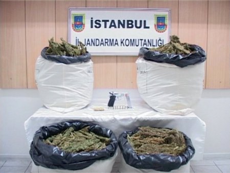 Jandarmanın uyuşturucu operasyonu kamerada