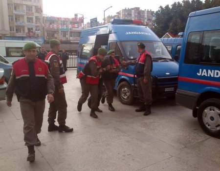 Jandarmanın uyuşturucu operasyonu kameraya yansıdı