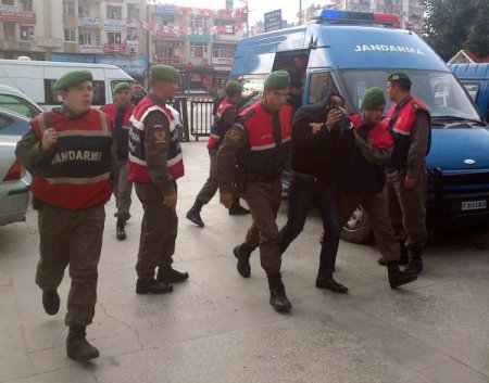 Jandarmanın uyuşturucu operasyonu kameraya yansıdı