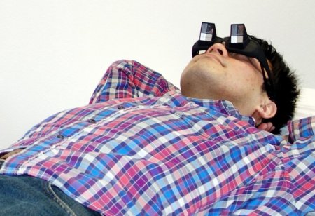 Japonlar tembeller için gözlük icat etti