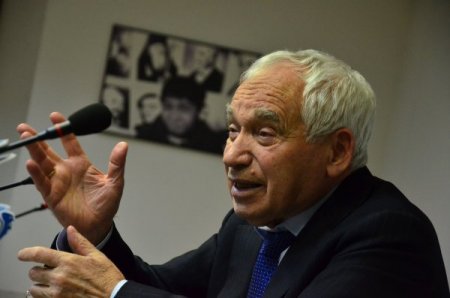 Jelyu Jelev: Komünizm ve faşizm aynı rahimde doğan çift yumurtalı ikizdir