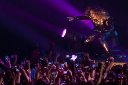 Jennifer Lopez, Türkiye'den sonra Endonezya'da konser verdi