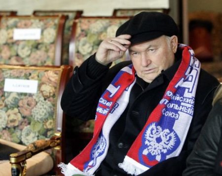 Jirinovski-lujkov Kavgası Büyüyor: Millete Döner Diye, Köpek Eti Yedirdin!