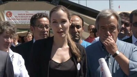 Jolie: Türk hükümeti, büyük cömertlik göstererek bu kampı kurmuş