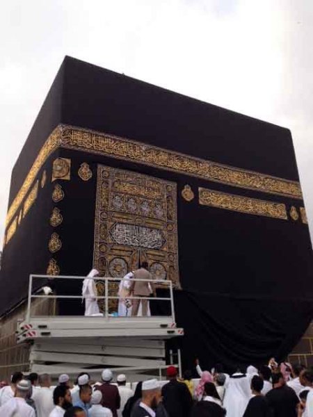 Kabe'nin örtüsü indirildi