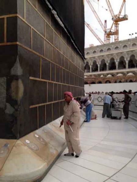 Kabe'nin örtüsü indirildi
