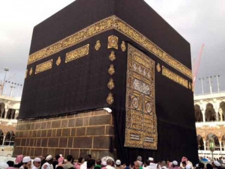 Kabe'nin örtüsü indirildi
