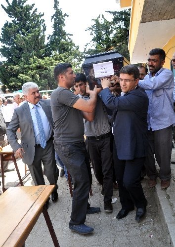 Kaçak akaryakıt deposundaki patlamada ölen 9 kişi toprağa verildi