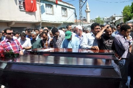Kaçak akaryakıt deposundaki patlamada ölen 9 kişi toprağa verildi