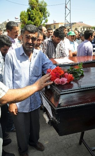 Kaçak akaryakıt deposundaki patlamada ölen 9 kişi toprağa verildi