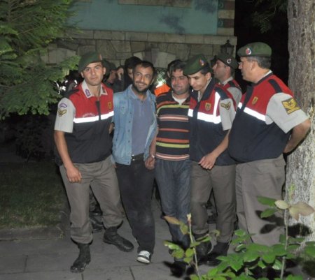 Kaçak Akaryakıt Operasyonunda 3'ü Askeri Personel 20 Kişi Tutuklandı