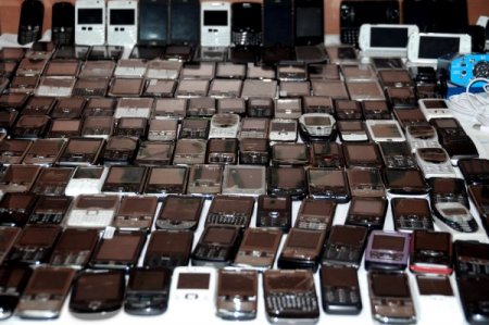 Kaçak Cep Telefonu Şebekesi Çökertildi