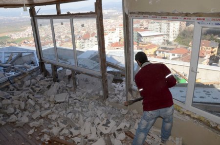 Kaçak dubleks yıkıldı