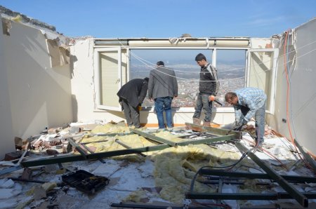 Kaçak dubleks yıkıldı