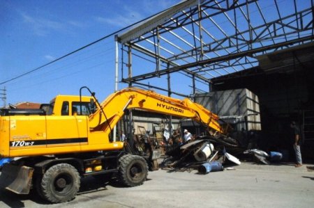 Kaçak Fabrika Yıkıldı