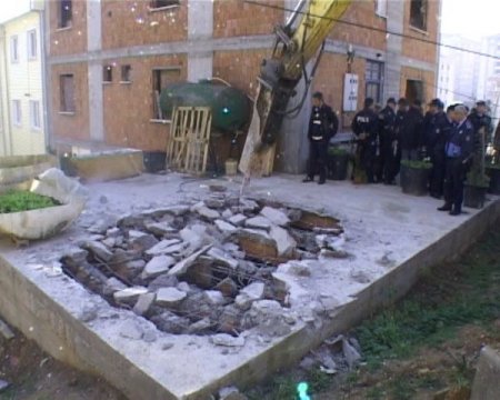 Kaçak Garaj Yıkımında Gazeteciye Saldırı