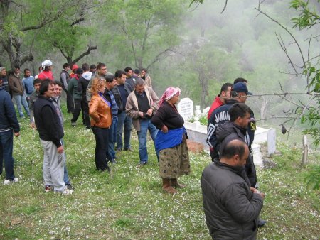 Kaçak gerekçesi ile yıkılan 2 bina köylüyü tedirgin etti
