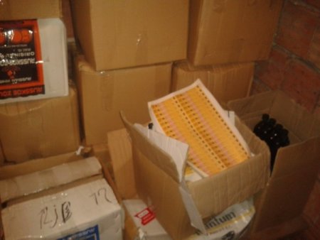 Kaçak içki imalathanesinde çocukları çalıştırdılar