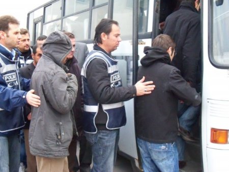 Kaçak Sigara Zanlıları Adliyeye Sevk Edildi