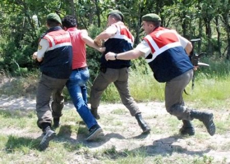 Kaçaklar sınırı geçemeden jandarmaya yakalandı