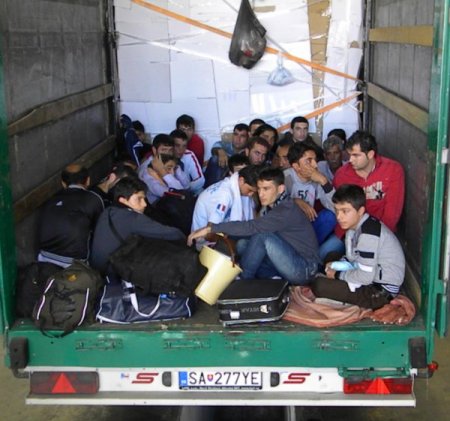 Kaçakların TIR dorsesindeki yolculuğu Kapıkule'de son buldu