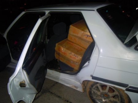 Kaçan araçta 30 kilo esrar çıktı