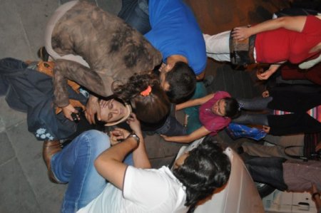 Kaçan kurbanlık tosun vatandaşların arasına daldı: 1 yaralı