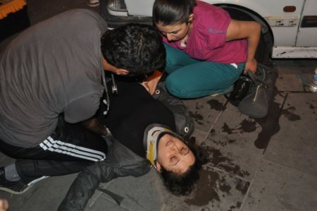 Kaçan kurbanlık tosun vatandaşların arasına daldı: 1 yaralı