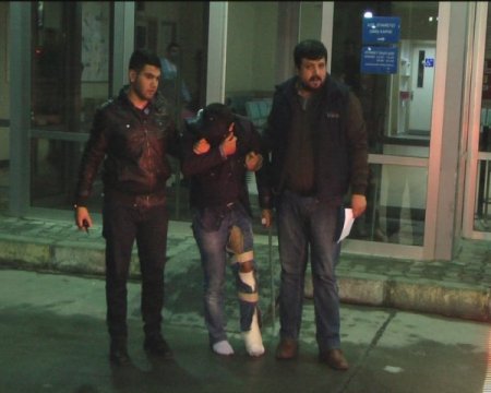 Kaçarken ayağını kıran hırsız, koltuk değneğiyle adliyeye getirildi