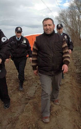 Kaçırdığı Kız Ailesi Tarafından Geri Alınınca Yüksek Gerilim Hattına Çıktı