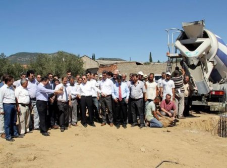 Kadıköy Belediyesi dört binanın temelini aynı anda attı