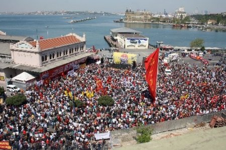 Kadıköy’de 1 Mayıs coşkusu