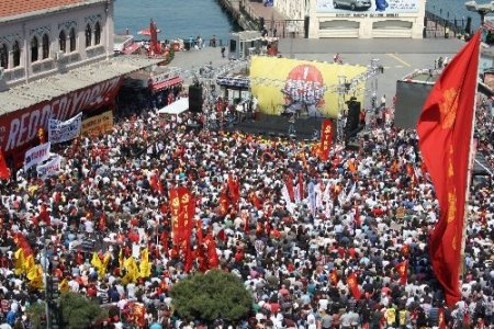 Kadıköy’de 1 Mayıs coşkusu