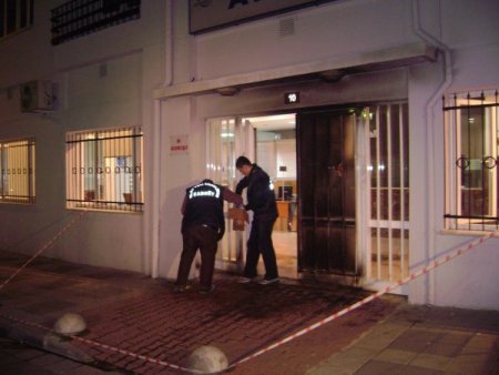 Kadıköy'de Ayedaş Binasına Molotofkokteylli Saldırı