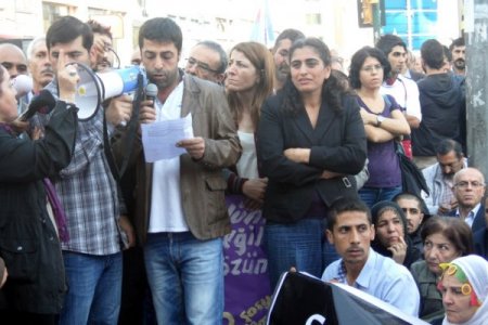 Kadıköy'de ölüm orucuna destek eylemi