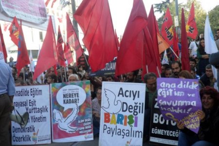 Kadıköy'de ölüm orucuna destek eylemi