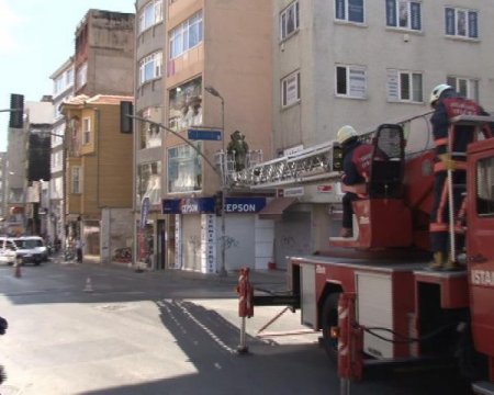 Kadıköy'de şüpheli paket alarmı (Özel)