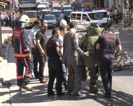 Kadıköy'de şüpheli paket alarmı (Özel)