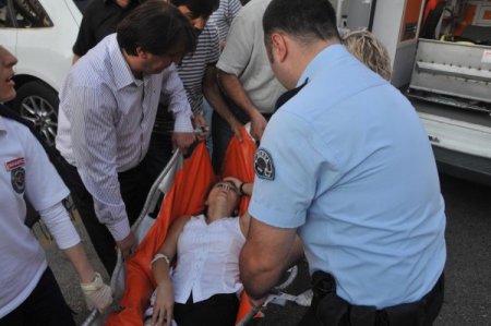 Kadın avukat yazıhanesinde ayağından vuruldu