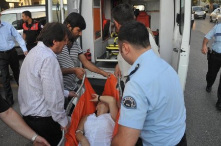 Kadın avukat yazıhanesinde ayağından vuruldu