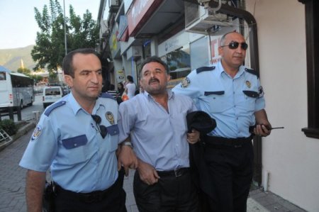 Kadın avukat yazıhanesinde ayağından vuruldu