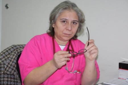 Kadın doktora acil serviste kadın dayağı