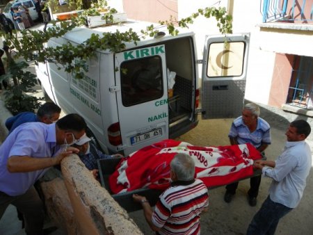 Kadın evinde ölü bulundu