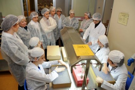 Kadın Girişimciler, Tıbbi Şırınga İmalathanesini Gezdi