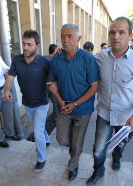 Kadın kılığına girerek eşini öldüren koca adliyeye götürüldü