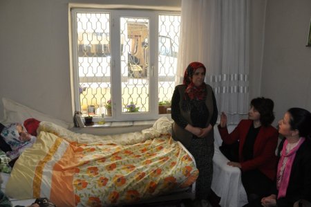 Kadın Meclisi üyelerinden hasta kadınlara 8 Mart ziyareti