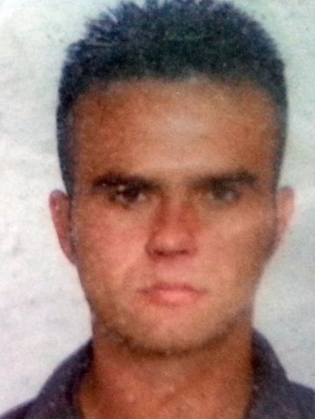 Kadın ve erkek birbirlerini bağlayıp denize atladı